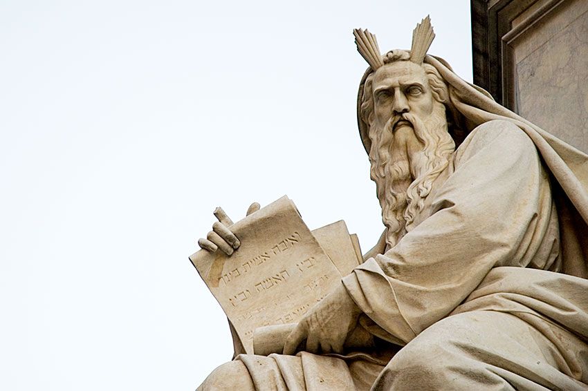 Marble statue of Moses with the Ten Commandments.